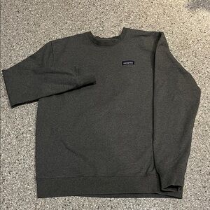 Patagonia Men's long sleeve Charcoal Crewneck sweatshirt size large